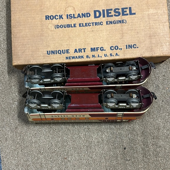 Vintage Unique Art Mfg Co. Rock Island Diesel A-B Locomotive Set in original box - Picture 5 of 6